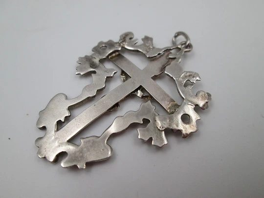 Sterling silver cross crucifix openwork pendant. Vegetable edge. Ring on top. 1900's