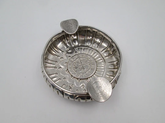 Sterling silver round ashtray, Spanish kings coins and ribbed motifs. 1970's