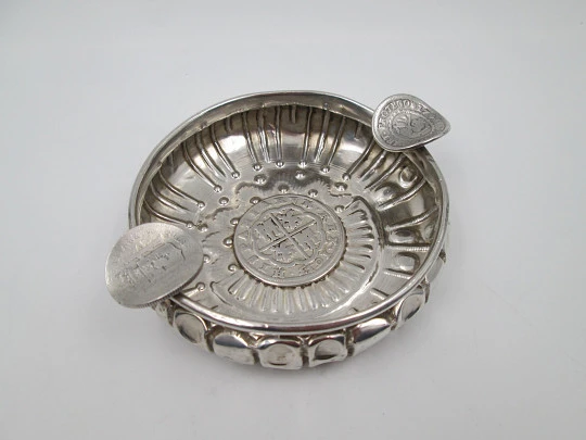 Sterling silver round ashtray, Spanish kings coins and ribbed motifs. 1970's