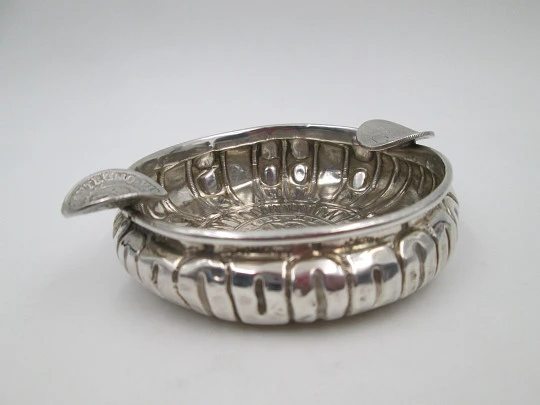 Sterling silver round ashtray, Spanish kings coins and ribbed motifs. 1970's