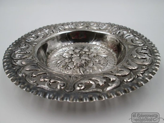 Sterling silver salver. Flowers and scrolls. 1970's. Openwork edge