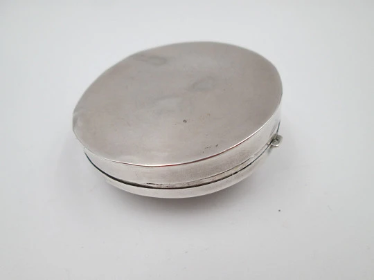 Table pillbox. 925 sterling silver. Women's bust high relief. Articulated lid. 1970's. Europe