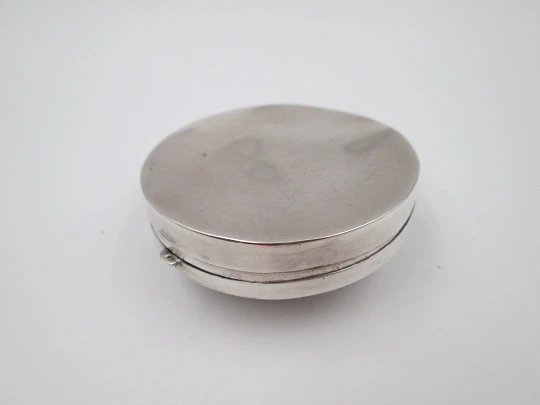 Table pillbox. 925 sterling silver. Women's bust high relief. Articulated lid. 1970's. Europe