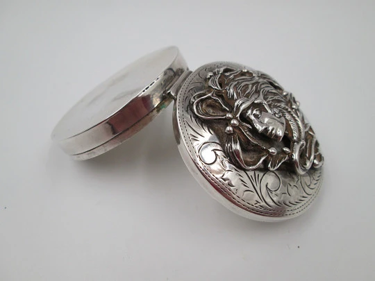 Table pillbox. 925 sterling silver. Women's bust high relief. Articulated lid. 1970's. Europe