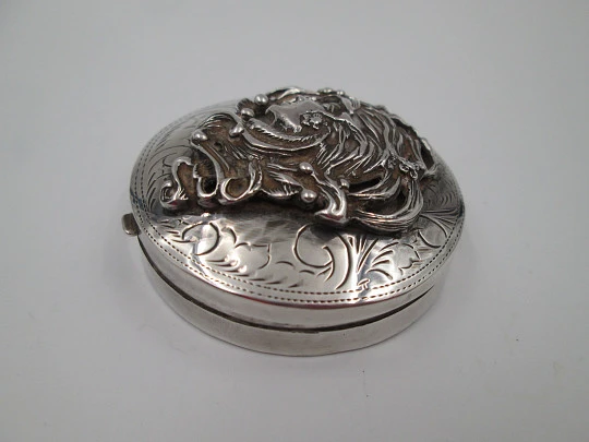 Table pillbox. 925 sterling silver. Women's bust high relief. Articulated lid. 1970's. Europe