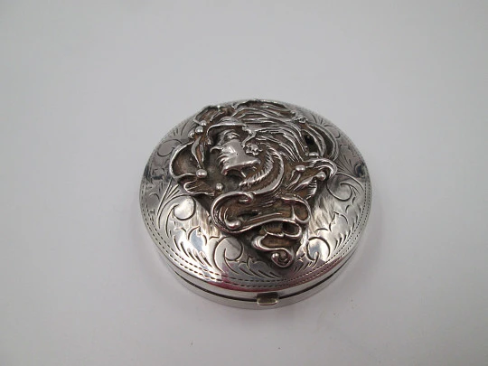 Table pillbox. 925 sterling silver. Women's bust high relief. Articulated lid. 1970's. Europe