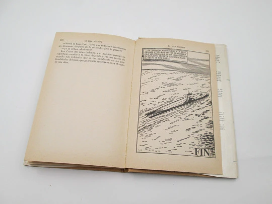 The cursed island illustrated youth book. Heroes selection. Bruguera publisher. 1972