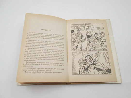 The cursed island illustrated youth book. Heroes selection. Bruguera publisher. 1972