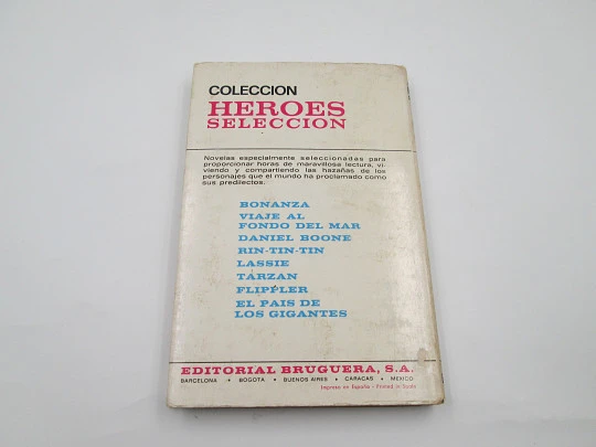 The metal island illustrated youth book. Heroes selection. Bruguera publisher. 1968