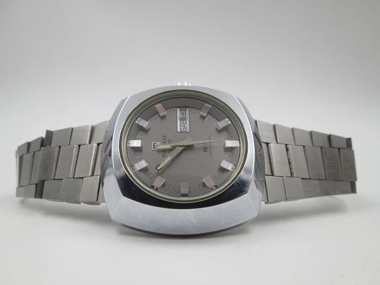 Tissot PR-518. Cuerda automática. Tungsteno y acero inoxidable. Calendario. Suiza. 1972