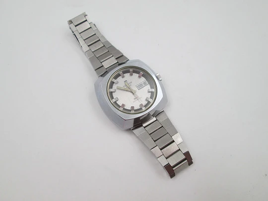 Tissot PR-518. Self-winding. Tungsten and stainless steel. Calendar. Swiss. 1972