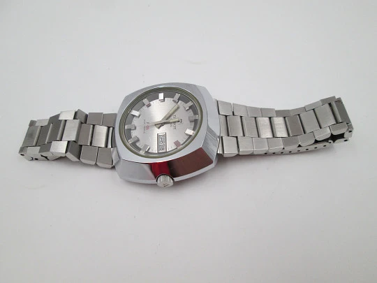 Tissot PR-518. Self-winding. Tungsten and stainless steel. Calendar. Swiss. 1972