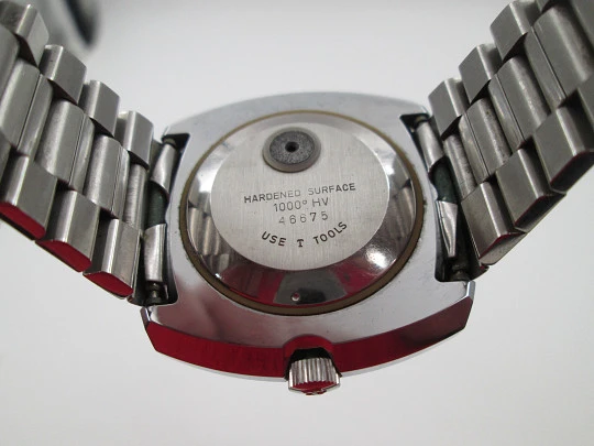 Tissot PR-518. Self-winding. Tungsten and stainless steel. Calendar. Swiss. 1972