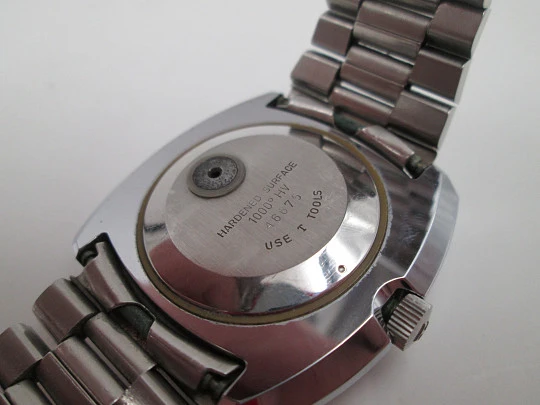 Tissot PR-518. Self-winding. Tungsten and stainless steel. Calendar. Swiss. 1972