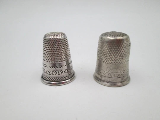 Two sewing thimbles. Sterling silver. Geometric motifs and cross. Spain. 1970's