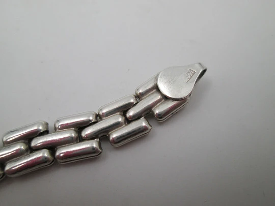 Unisex articulated bracelet. 925 sterling silver. Fretwork design. Carabiner clasp. 1990's