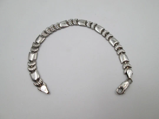 Unisex articulated bracelet. 925 sterling silver. Shields and crescents. Carabiner clasp. 1990's