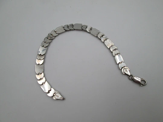 Unisex articulated bracelet. 925 sterling silver. Shields and crescents. Carabiner clasp. 1990's