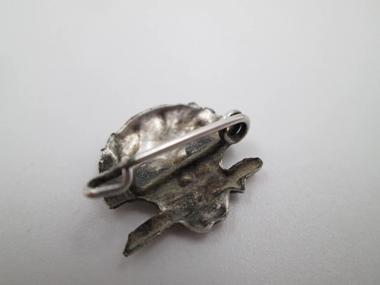 Unisex brooch. Sterling silver. Skull with sword motif. Pin on reverse. Spain 1990's