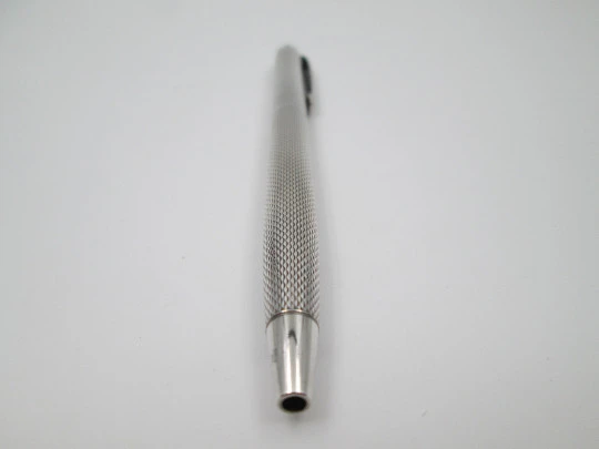 Usus ballpoint pen. 925 sterling silver. Guilloche motif. Twist mechanism. 1970's