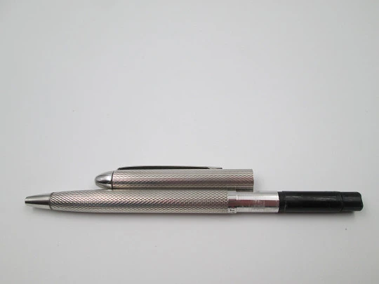 Usus ballpoint pen. 925 sterling silver. Guilloche motif. Twist mechanism. 1970's