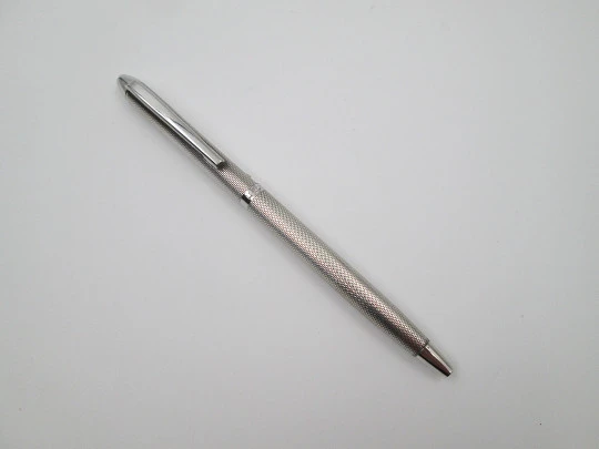 Usus ballpoint pen. 925 sterling silver. Guilloche motif. Twist mechanism. 1970's