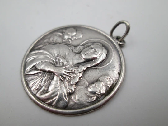 Virgin Mary with cherub busts medal. Sterling silver. Handle and ring. Spain. 1970's