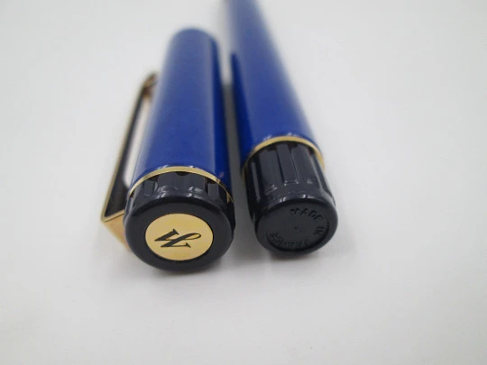 Waterman Centurion. Laca azul y plástico morado. Detalles chapados oro. Caja. 1990