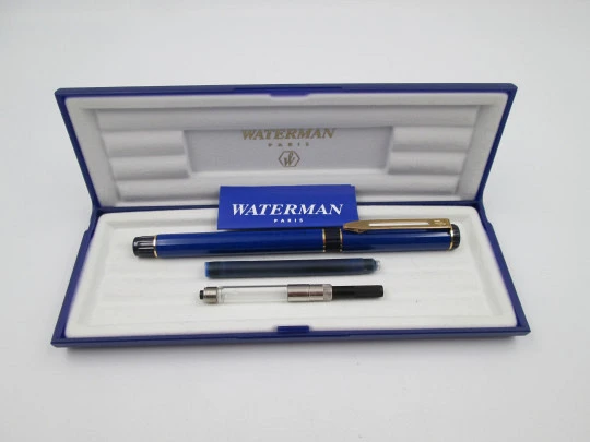 Waterman Centurion. Laca azul y plástico morado. Detalles chapados oro. Caja. 1990