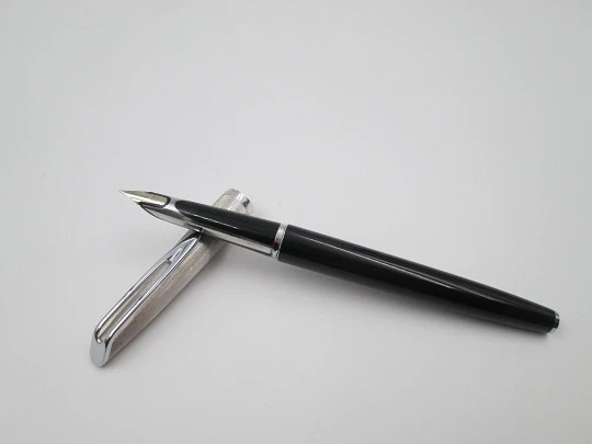 Waterman C/F fountain pen. Black plastic & rolled silver. 18k gold nib. Cartridge. 1970's