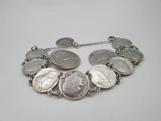 Women's articulated bracelet. Sterling silver. Dime and 1/4 dollar coins. Chain. 1960's