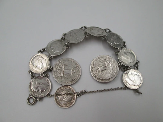 Women's articulated bracelet. Sterling silver. Dime and 1/4 dollar coins. Chain. 1960's