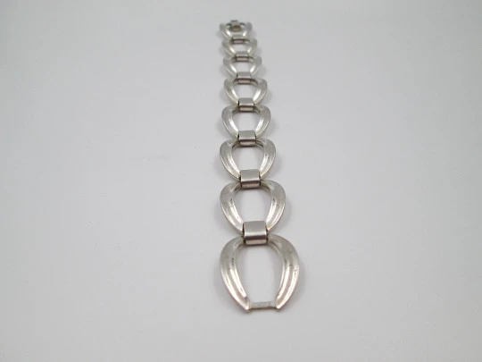 Women's bracelet. Interlocking ovals design. Sterling silver. Tab clasp. Europe. 1970's