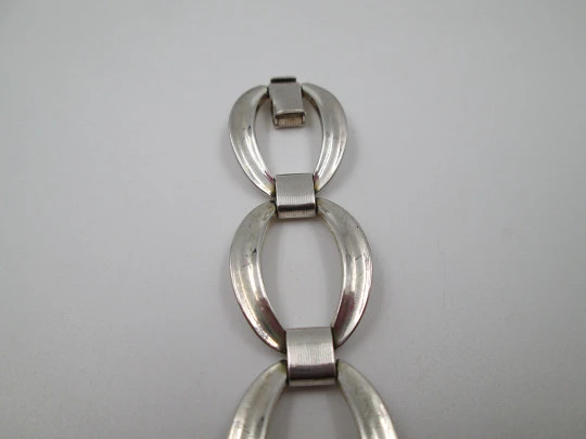 Women's bracelet. Interlocking ovals design. Sterling silver. Tab clasp. Europe. 1970's