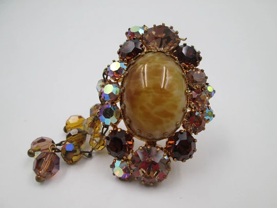 Women's brooch. Gold plated metal and bitone gems. Oval cabochon stone. USA. 1960's