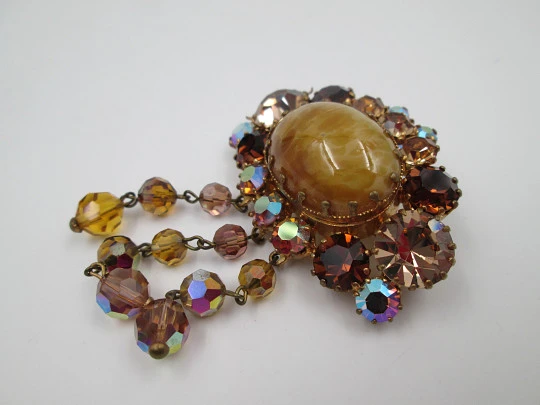 Women's brooch. Gold plated metal and bitone gems. Oval cabochon stone. USA. 1960's