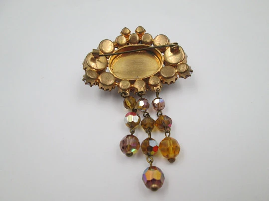 Women's brooch. Gold plated metal and bitone gems. Oval cabochon stone. USA. 1960's