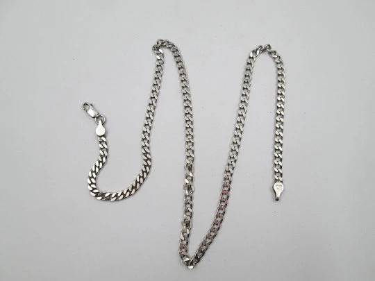 Women's curb chain. 925 sterling silver. Interlocking flat links. Crab clasp. 1980's