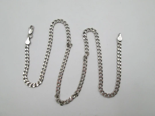 Women's curb chain. 925 sterling silver. Interlocking flat links. Crab clasp. 1980's