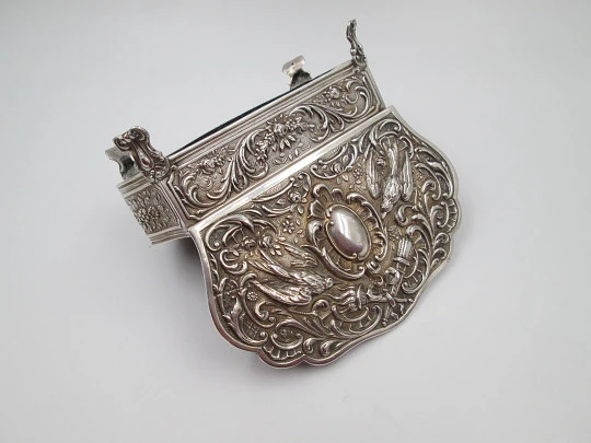 Women's embossment jewelry box. 925 sterling silver. Pigeons motifs. Spain. 1970's