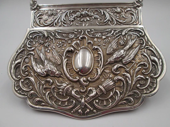 Women's embossment jewelry box. 925 sterling silver. Pigeons motifs. Spain. 1970's