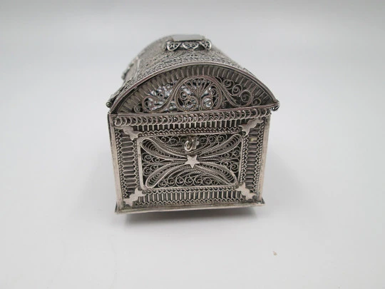 Women's filigree pillbox. 925 sterling silver. Vegetable & geometric motifs. 1970's