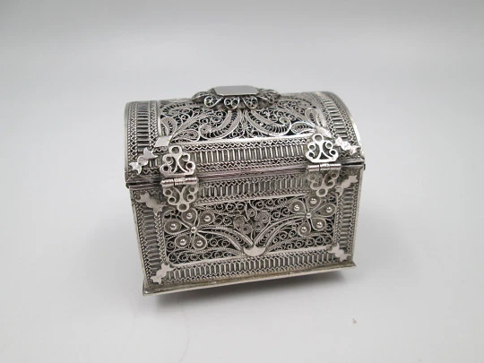 Women's filigree pillbox. 925 sterling silver. Vegetable & geometric motifs. 1970's