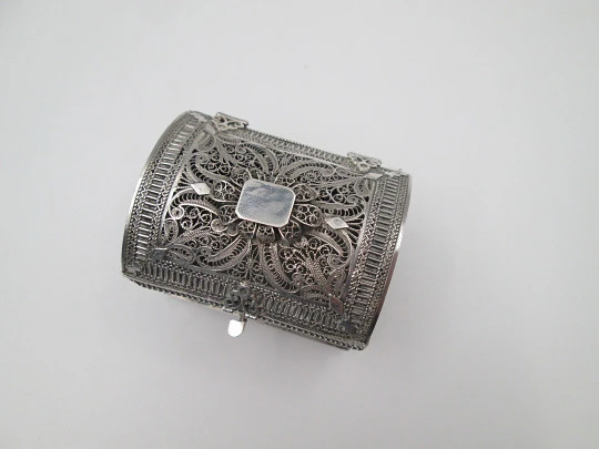 Women's filigree pillbox. 925 sterling silver. Vegetable & geometric motifs. 1970's