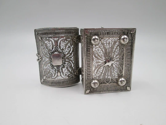 Women's filigree pillbox. 925 sterling silver. Vegetable & geometric motifs. 1970's