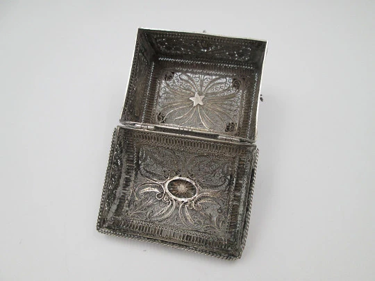 Women's filigree pillbox. 925 sterling silver. Vegetable & geometric motifs. 1970's