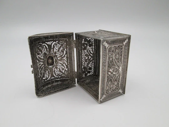 Women's filigree pillbox. 925 sterling silver. Vegetable & geometric motifs. 1970's