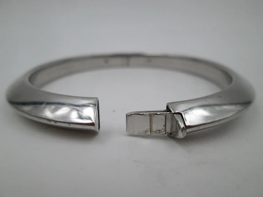 Women's half round bangle. 925 sterling silver. Hallmarks. Tab clasp. Europe. 1970's