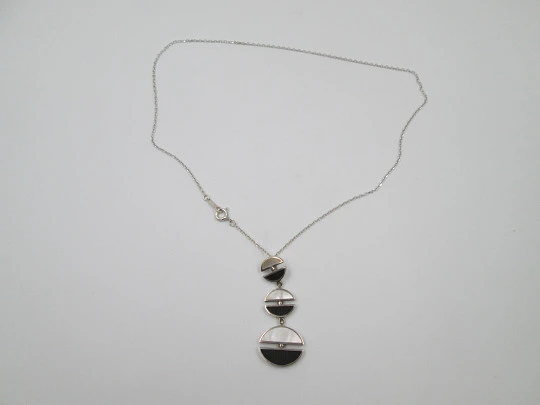 Women's necklace. Sterling silver. Nacre and wood ebony ovals. Links chain. 1990's