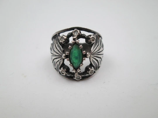 Women's openwork ring. Sterling silver. Green gem and plants motifs. Europe. 1980's